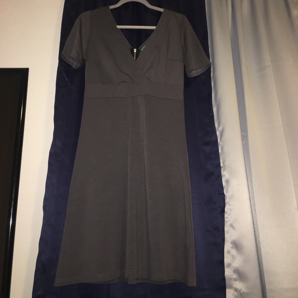Gray V neck back zippered cut out dress